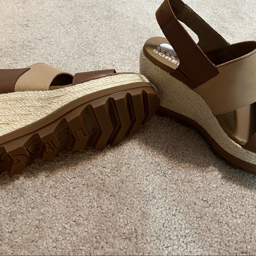 Brand new super cute Sorel wedges